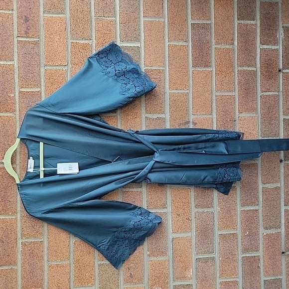 Gina silk blend Juniper robe in Pine - NWT - Picture 4 of 9